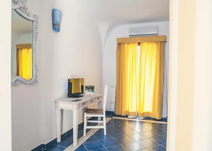 Отель Papillo Borgo Antico Сан-Панталео